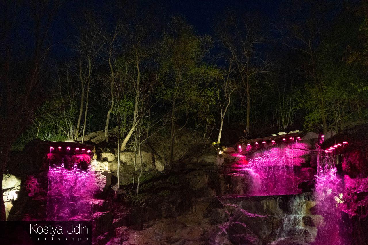 Ночная подсветка водопада Ночная подсветка водопада