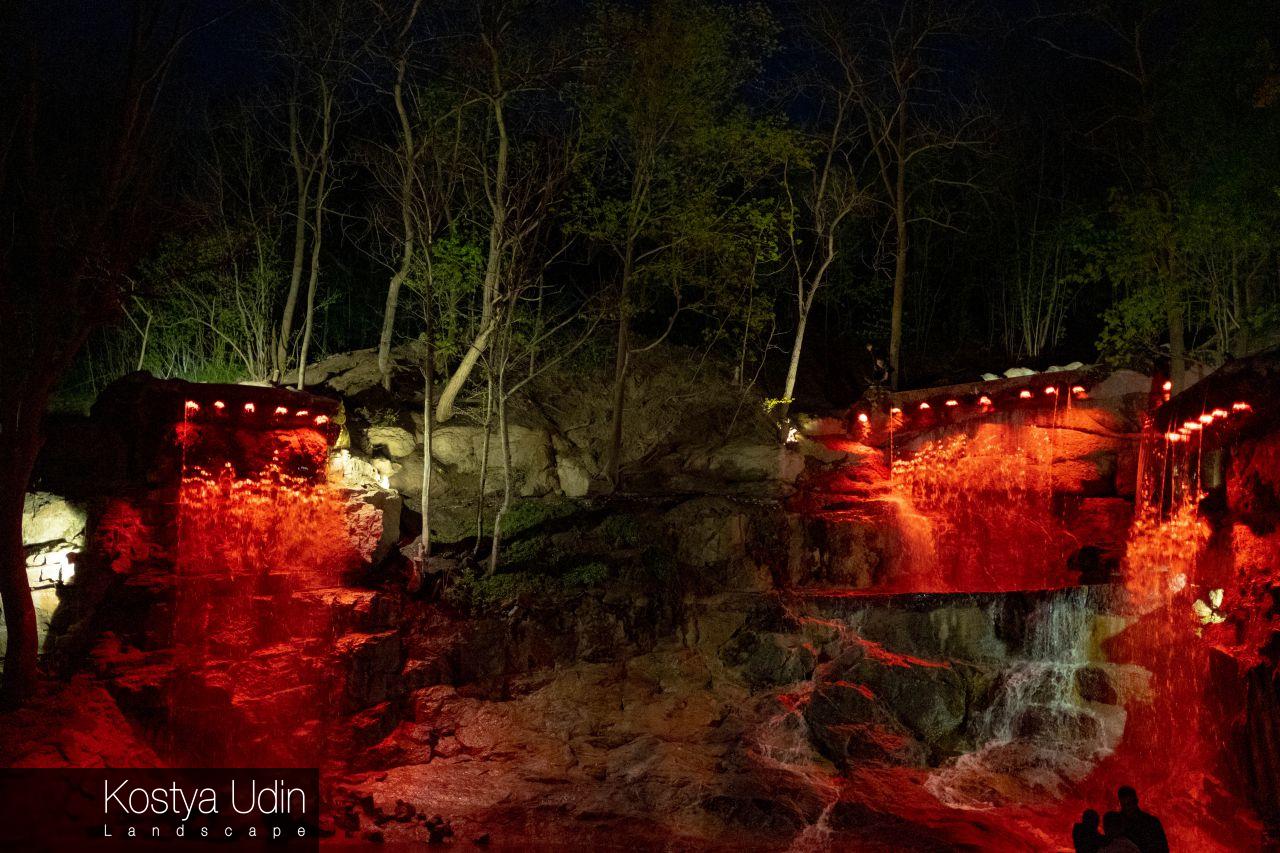 Комплекс водопадов ночью Комплекс водопадов ночью