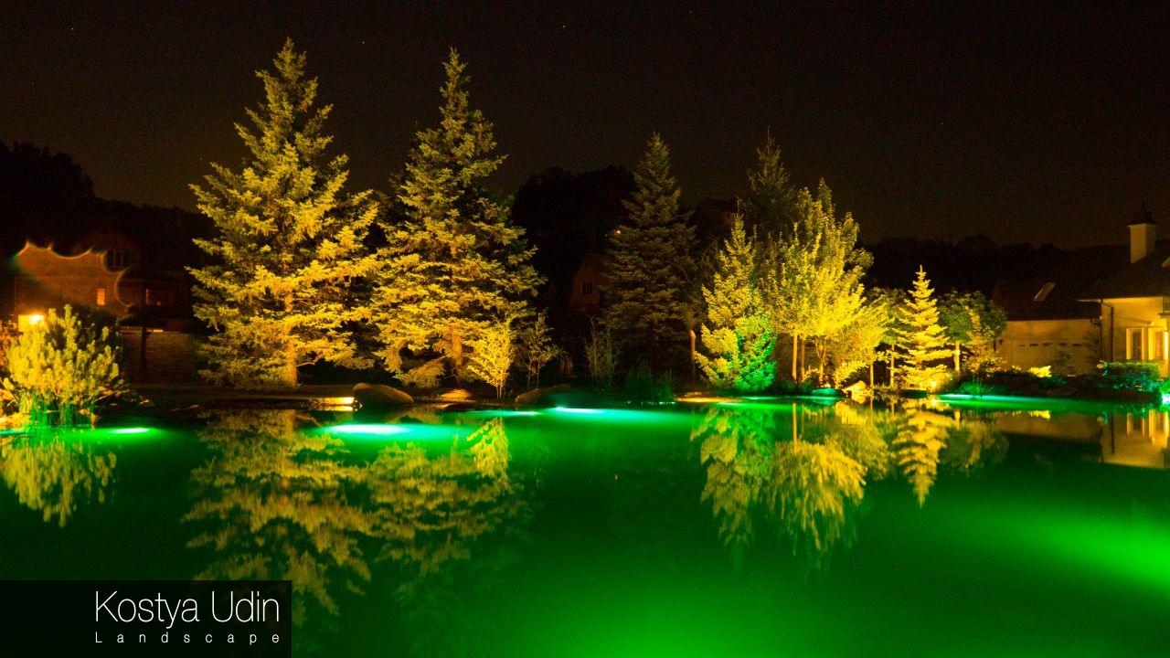 Плавательный пруд ночью Плавательный пруд ночью