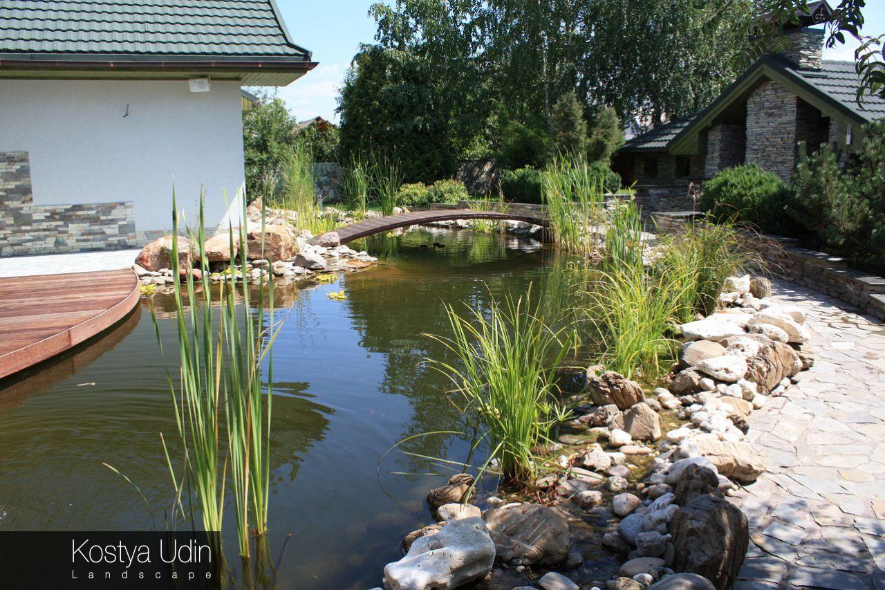 Декоративное озеро с мостиком Декоративное озеро с мостиком