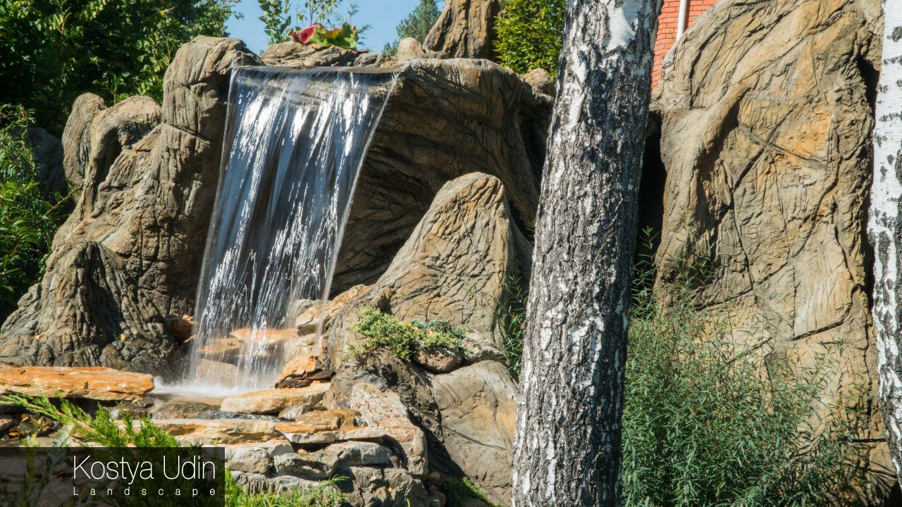 Декоративный водопад со скалами Декоративный водопад со скалами