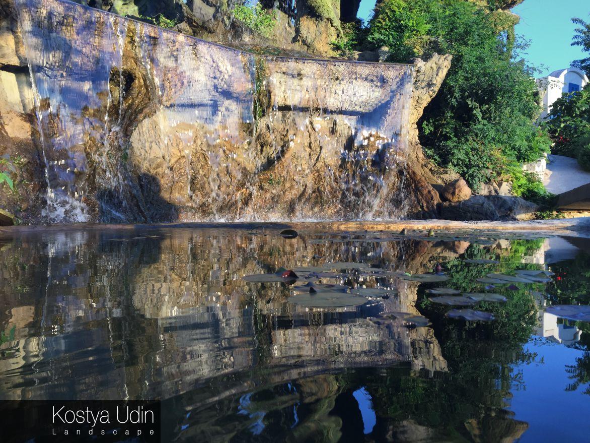 Декоративный водопад с озером Декоративный водопад с озером