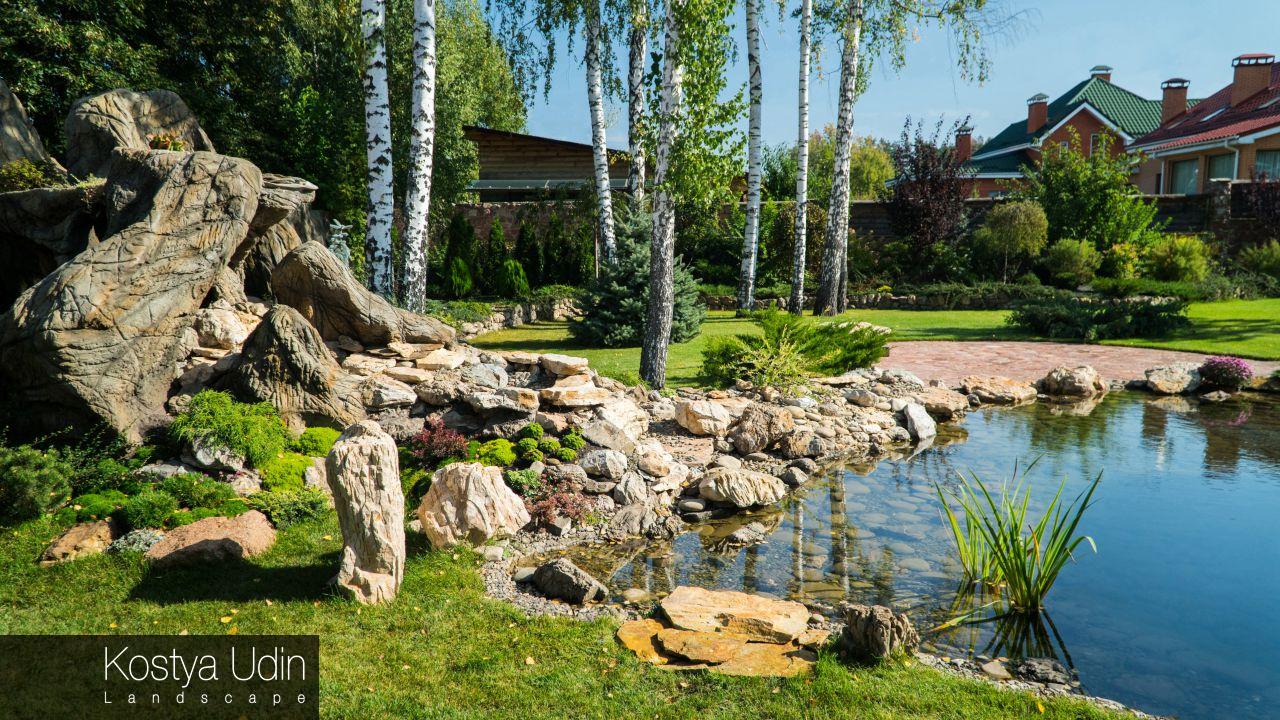 Плавательный пруд с водопадом Плавательный пруд с водопадом