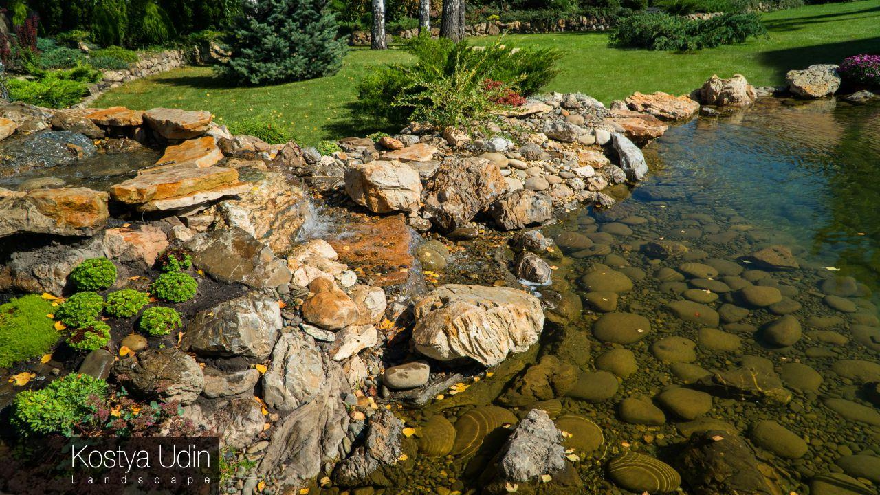 Декор берега озера камнем Декор берега озера камнем