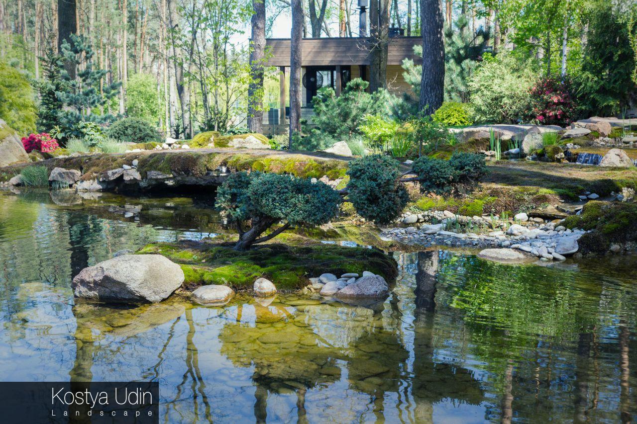 Японский сад с валунами Японский сад с валунами